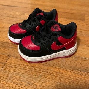 Nike Force 1 baby shoes size 3. Previously owned, never worn, no marks.